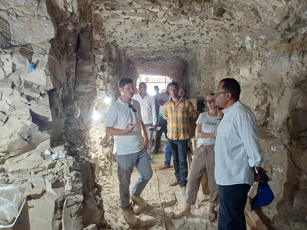 متابعة أعمال البعثة البولندية العاملة بمقابر من الدولة الوسطى متابعة أعمال البعثة البولندية العاملة بمقابر من الدولة الوسطى