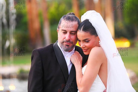 المخرج هادى الباجورى وهايدى خالد يحتفلان بزفافهما (8)