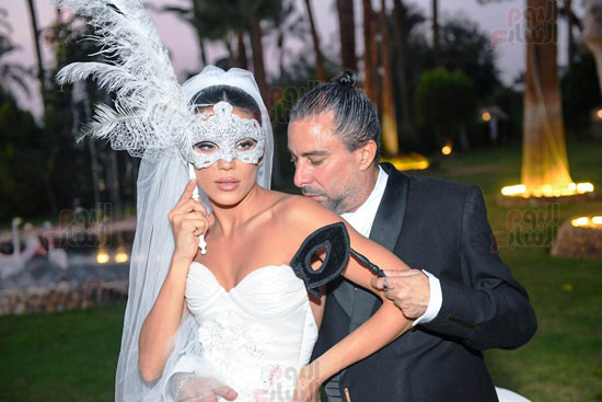 المخرج هادى الباجورى وهايدى خالد يحتفلان بزفافهما (11)