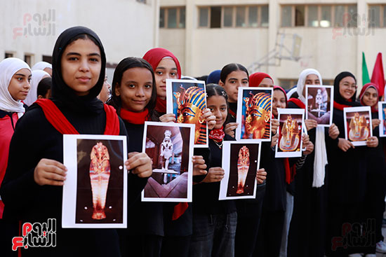 احتفالات الطلاب بالمتحف المصرى خلال طابور الصباح (20)