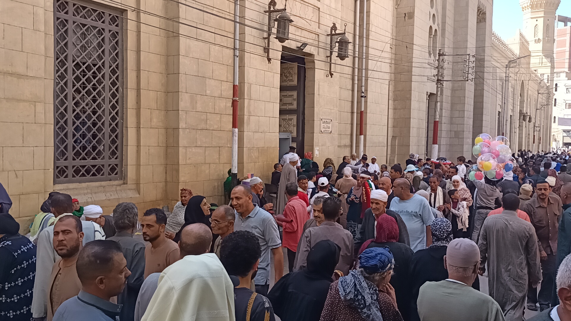 جانب من الحضور بالمولد جانب من الحضور بالمولد