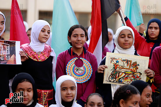 احتفالات الطلاب بالمتحف المصرى خلال طابور الصباح (17)
