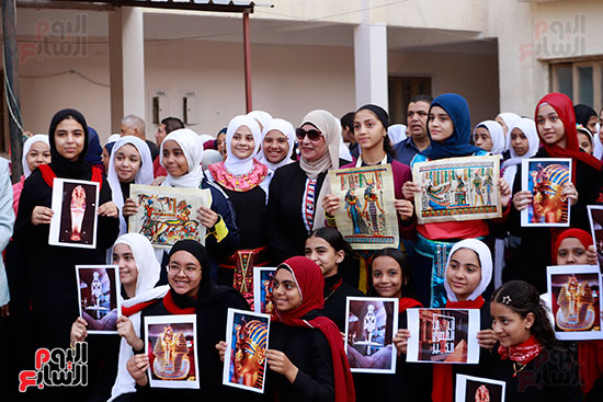 احتفالات الطلاب بالمتحف المصرى خلال طابور الصباح (22)