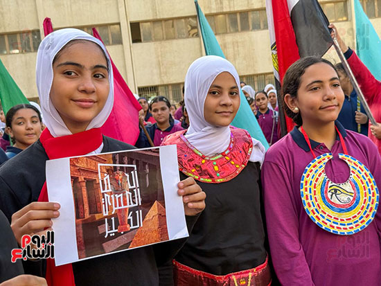 الطلاب يحتفلن بالمتحف المضرى