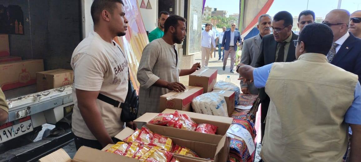 فتح سوق اليوم الواحد بمدينة طيبة الجديدة لتوفير السلع الأساسية