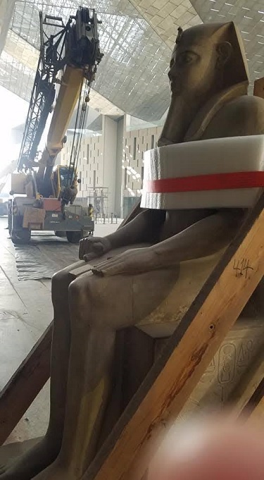 نقل تمثال فرعوني