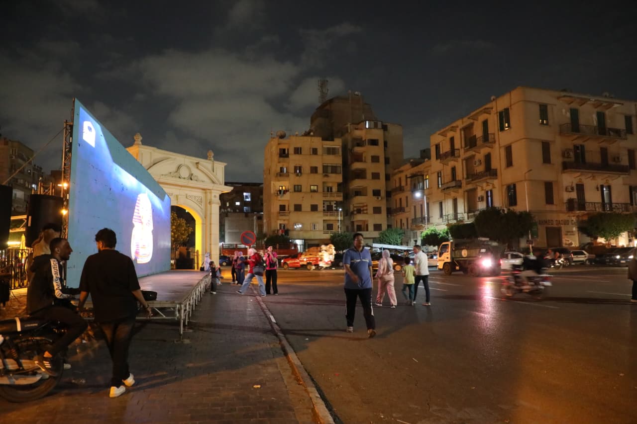 جانب من الشاشات جانب من الشاشات