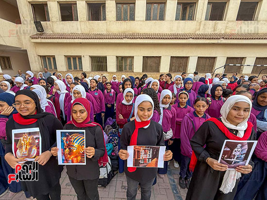 احتفالات الطلاب بالمتحف المصرى خلال طابور الصباح (43)