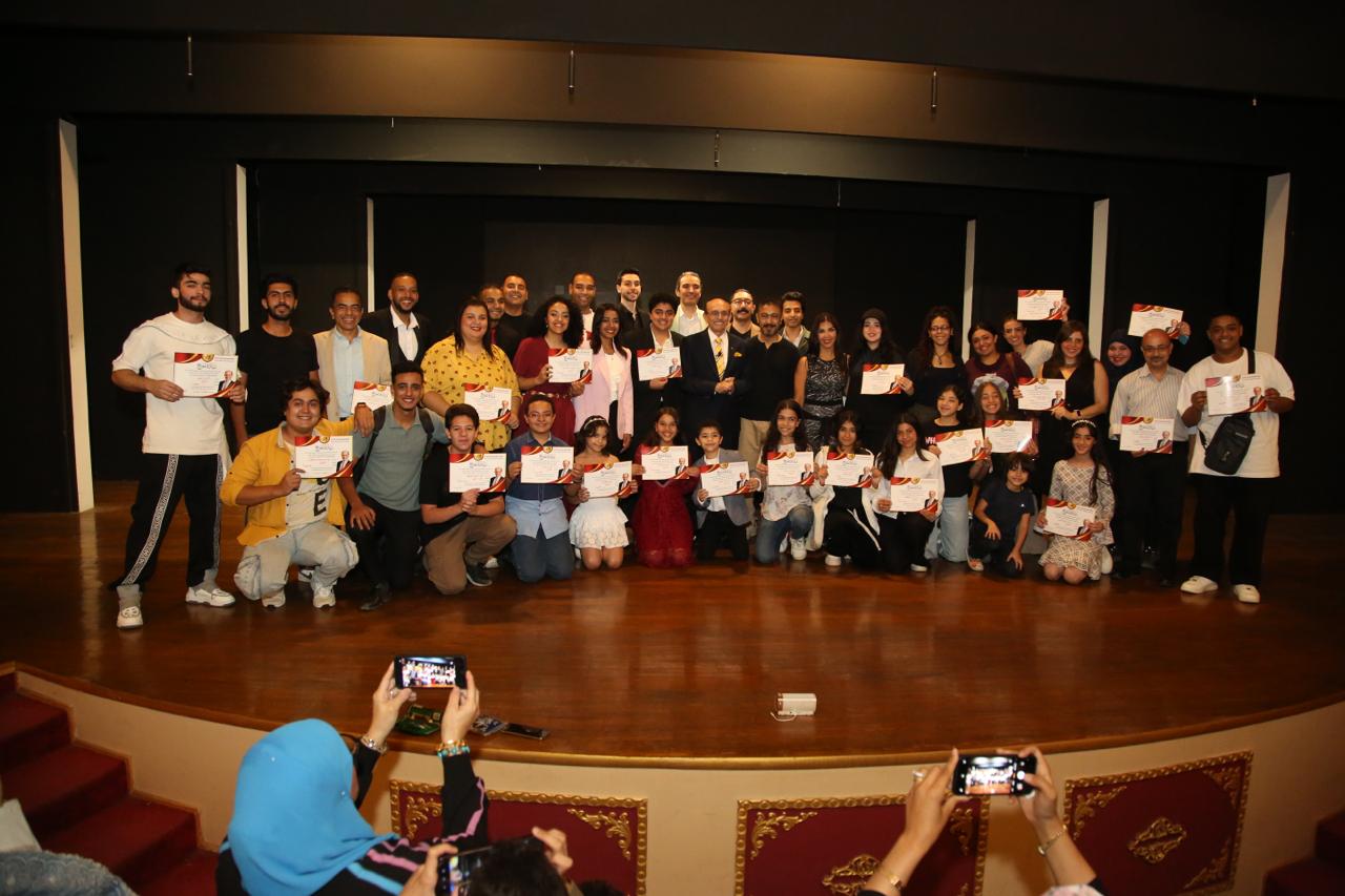 محمد صبحي ودفعة الخريجين 