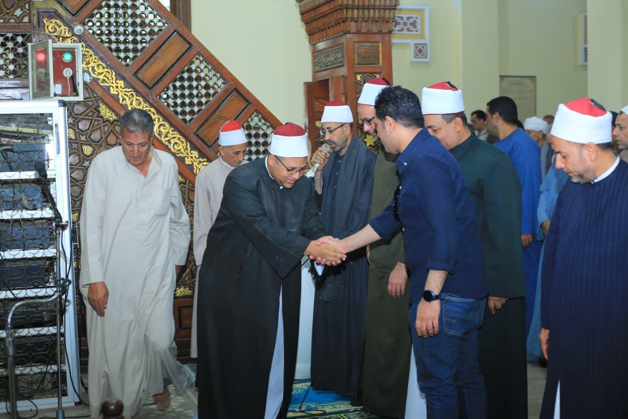 نائب المحافظ بمسجد العارف 