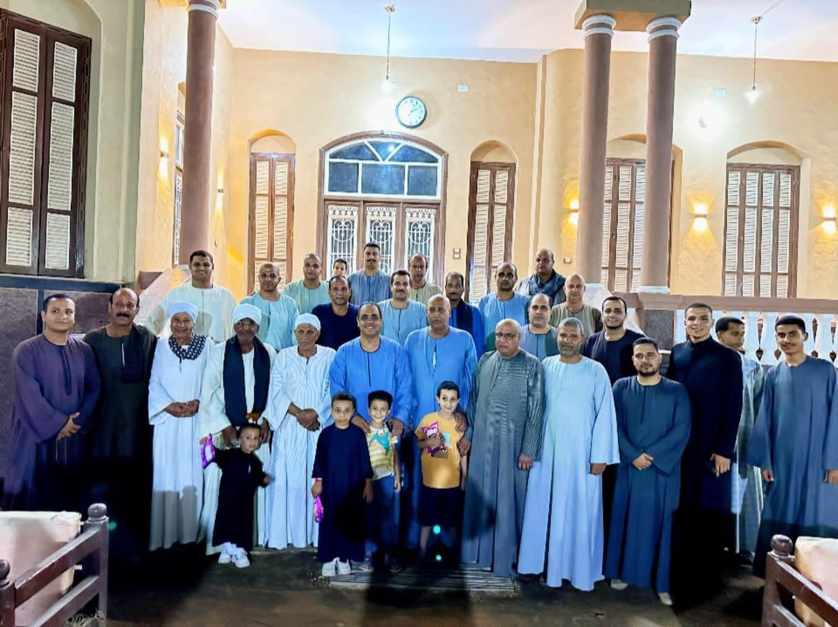 المرشح وسط الأهالى