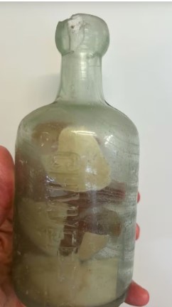 رسالة فى زجاجة على شاطئ استرالى