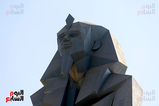 تمثال في مدخل الطريق الصحراوي تمثال في مدخل الطريق الصحراوي