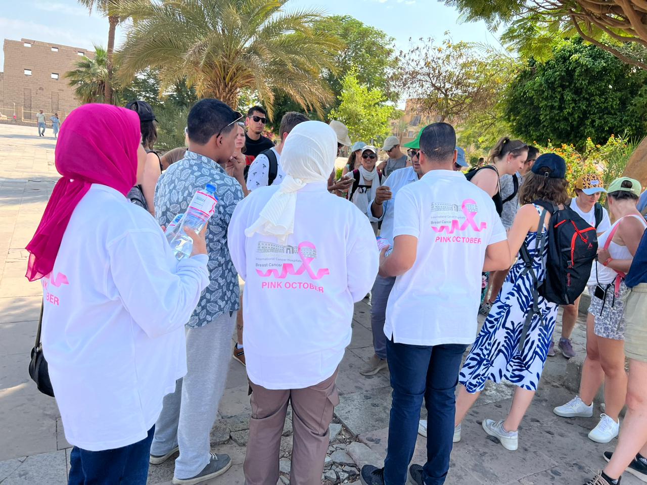 جانب من فعالية توعوية بمعبد الكرنك لمستشفى الأورام