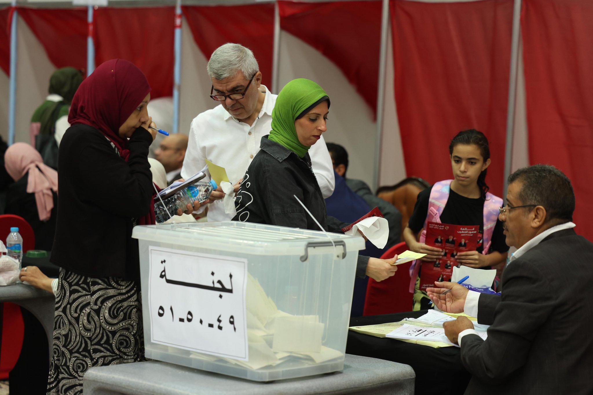 أعضاء الأهلي يشاركون في الانتخابات