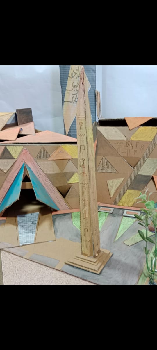 مسلة من الكرتون