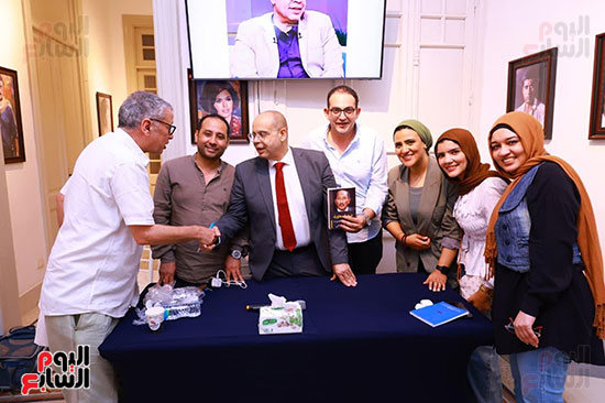 أكرم القصاص مع إبراهيم داود وزملاء اليوم السابع