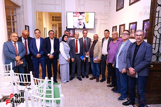 أكرم القصاص مع حضور الندوة