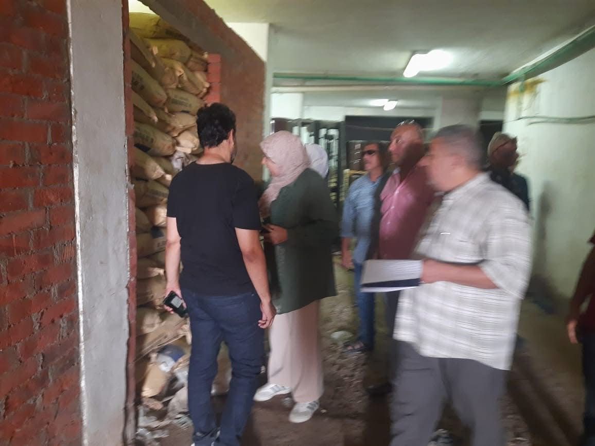 ضبط مخزن غير مرخص بقويسنا لصناعة الحلاوة الطحينية فى المنوفية (9)