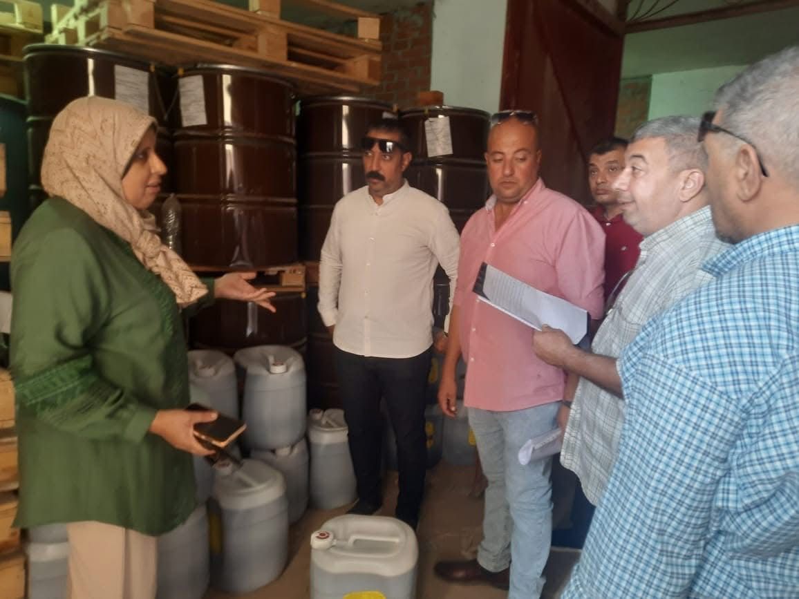 ضبط مخزن غير مرخص بقويسنا لصناعة الحلاوة الطحينية فى المنوفية (5)