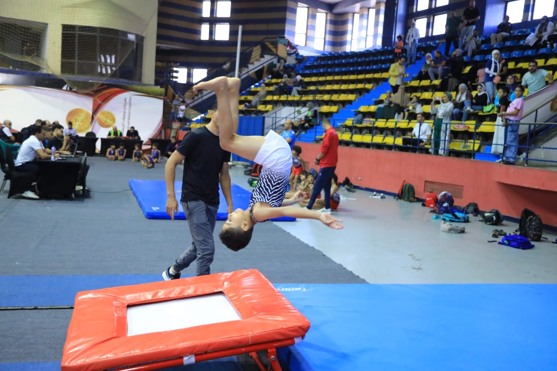 إلياس حجاج وجانب من منافسات الجمباز