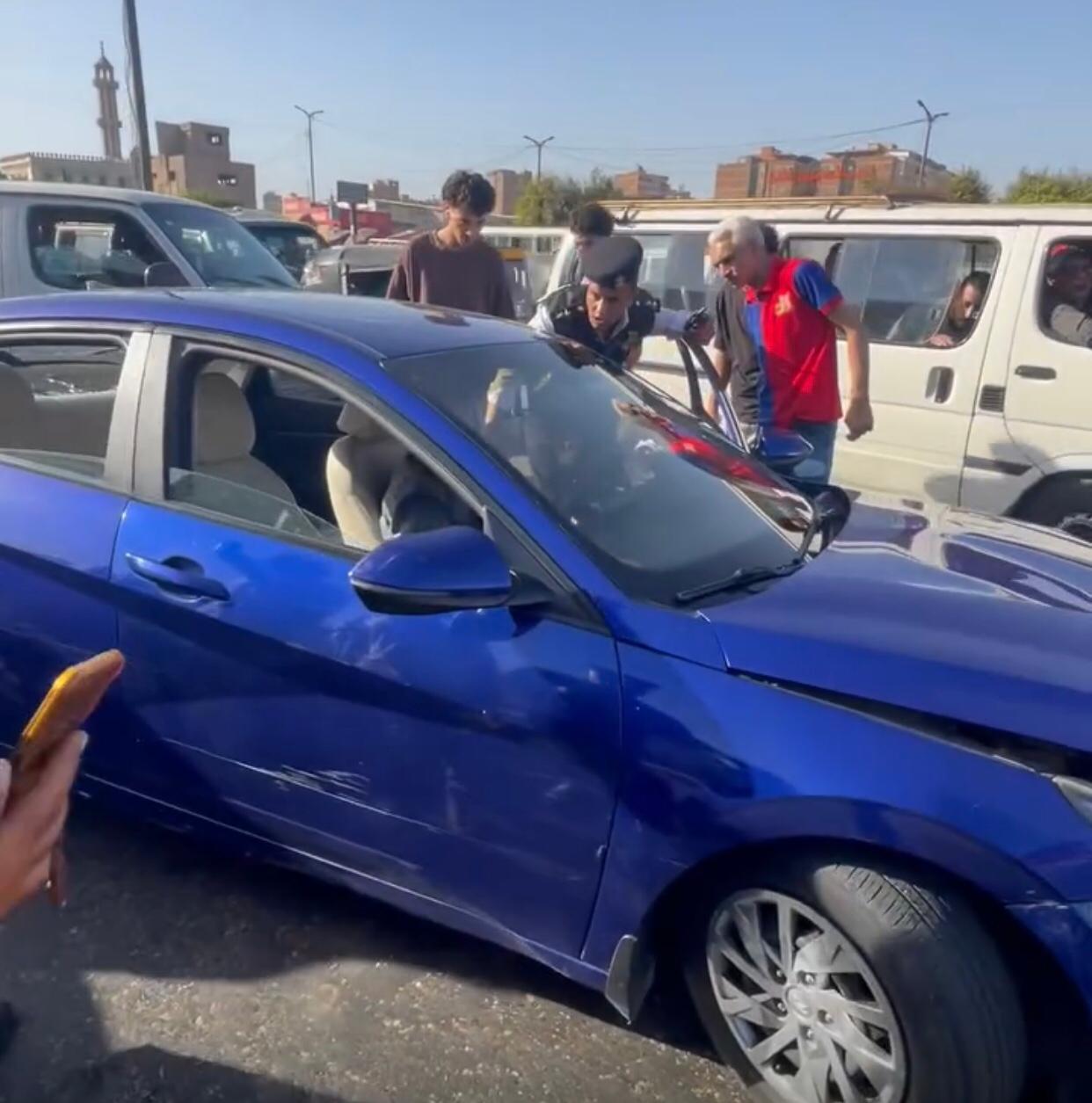 ضابط يضبط سائقًا متهورا (1)