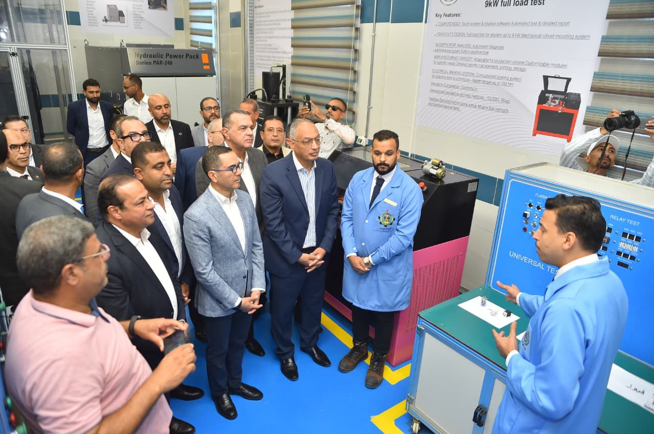 وزير الاستثمار والتجارة الخارجية يفتتح المرحلة الثانية من المعامل الصناعية المركزية بميناء العين السخنة (5)