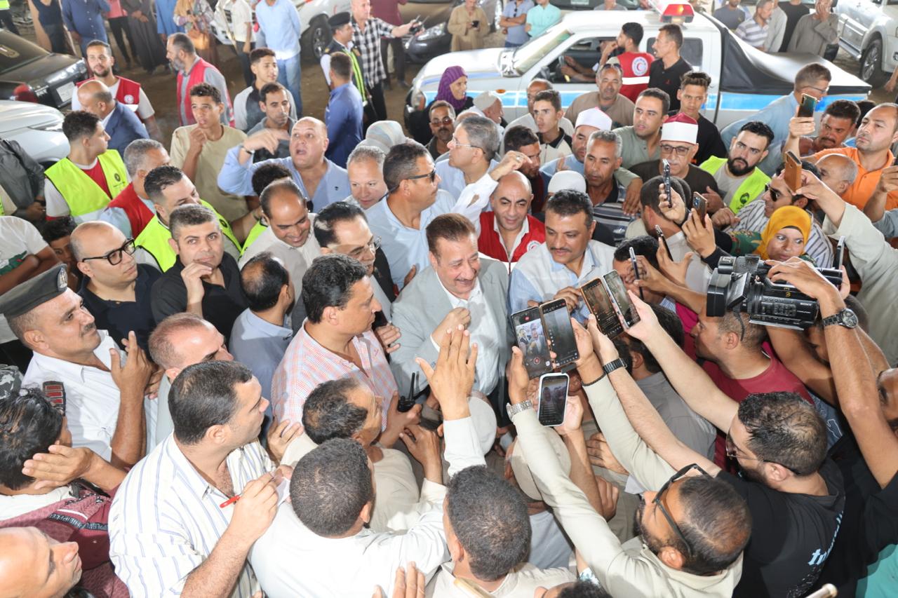 محافظ المنوفية فى الاماكن المتضررة محافظ المنوفية فى الاماكن المتضررة