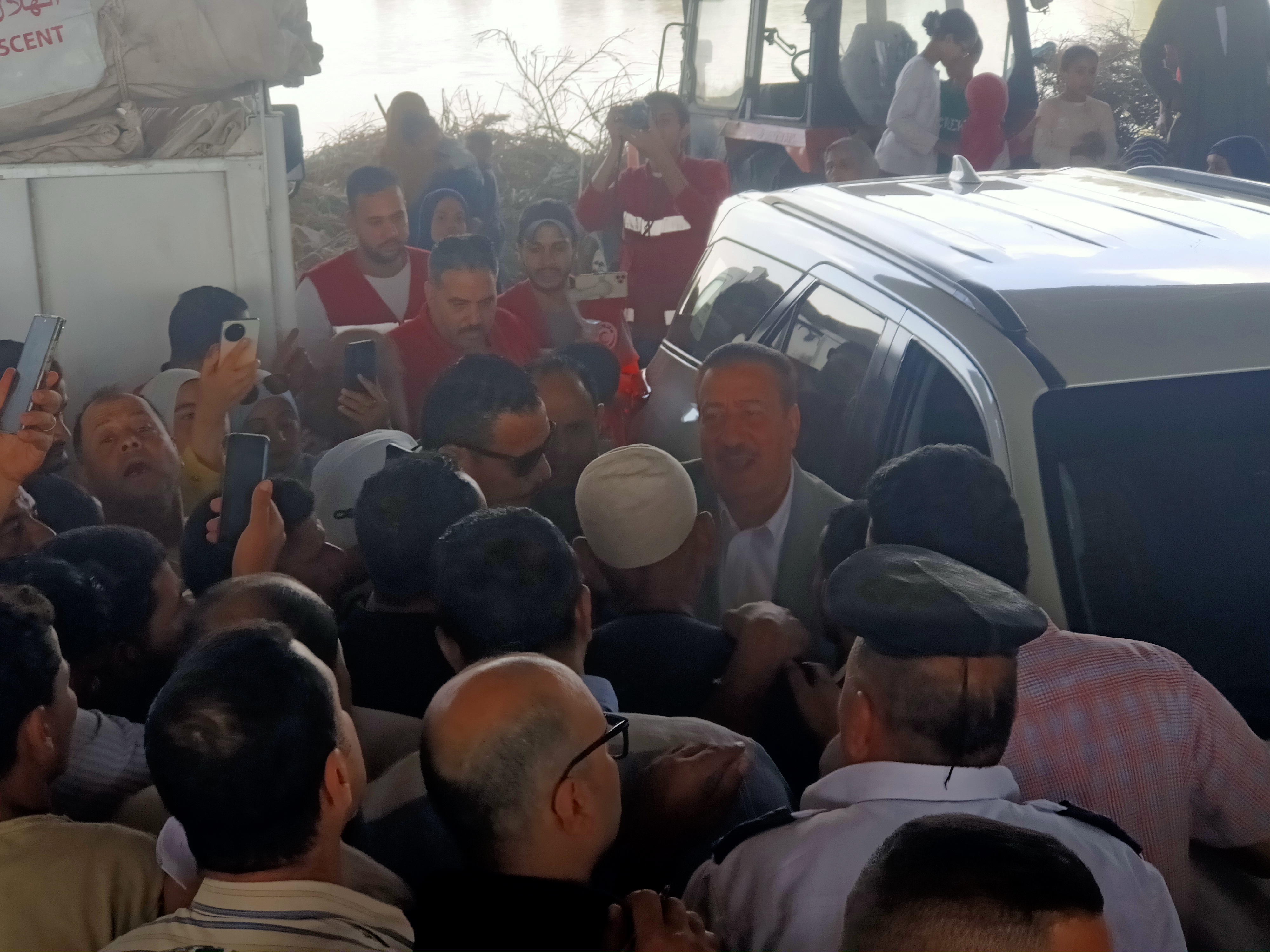 المحافظ فى الاماكن المتضررة