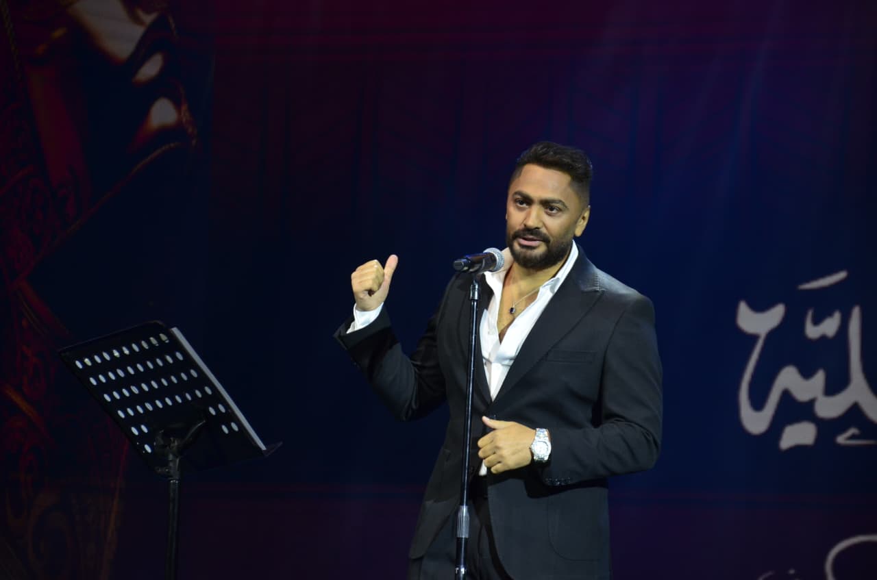 تامر حسنى فى انطلاق النسخة الثامنة من مهرجان نقابة المهن التمثيلية (4)