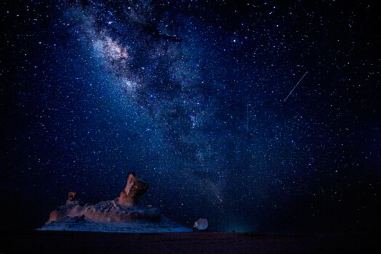 زخة-شهب-البرشاويات-بصحراء-الوادي-الجديد-