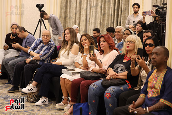 محمد فاضل بين الحضور