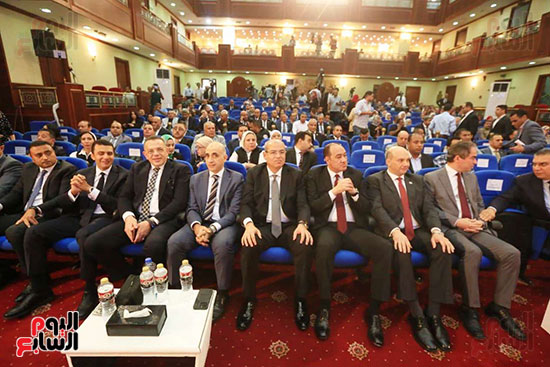 السادة الحضور