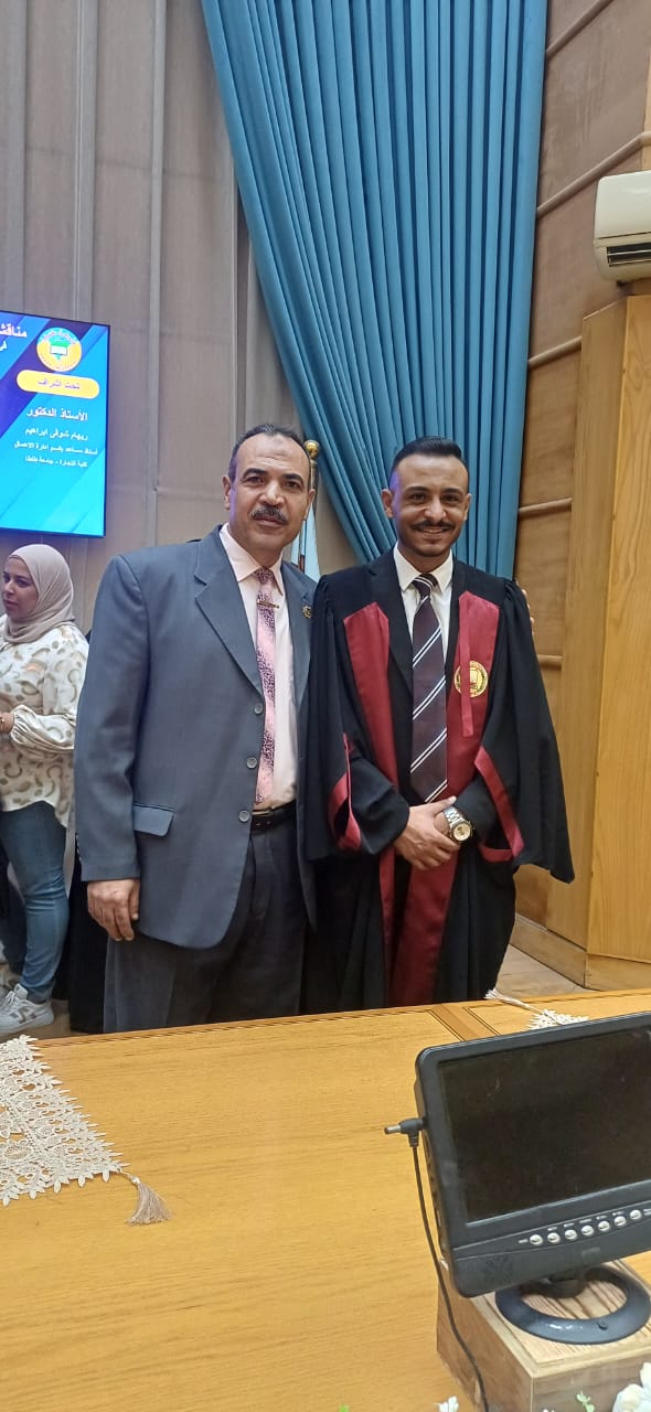 الباحث عمر عزت الباحث عمر عزت