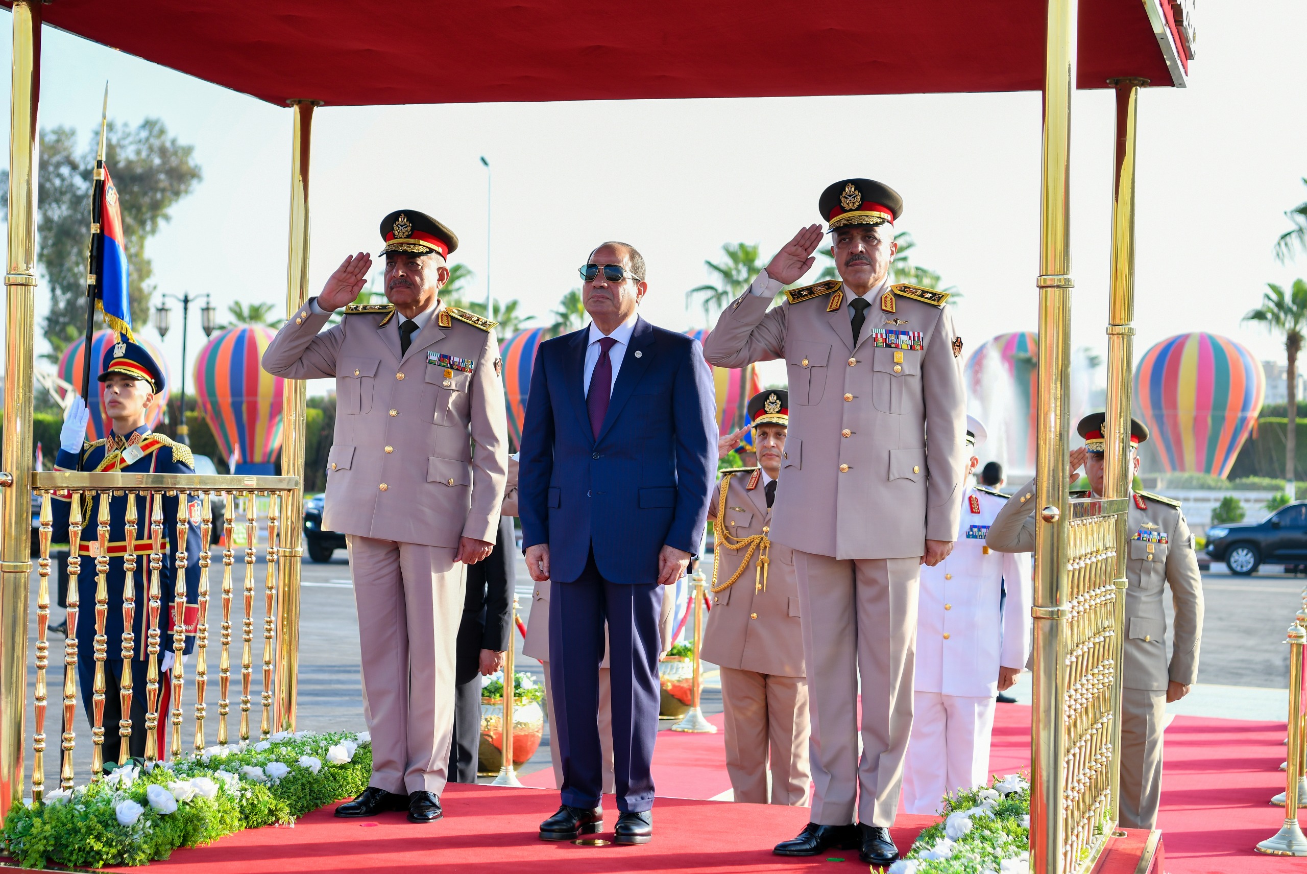 الرئيس السيسي يزور النصب التذكارى وقبرى عبد الناصر والسادات (4)