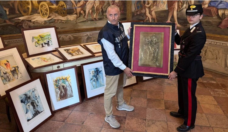 لوحات مزيفة منسوبة لسلفادور دالى