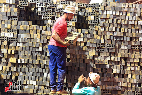 تجفيف الطوب استعدادا للحرق تجفيف الطوب استعدادا للحرق