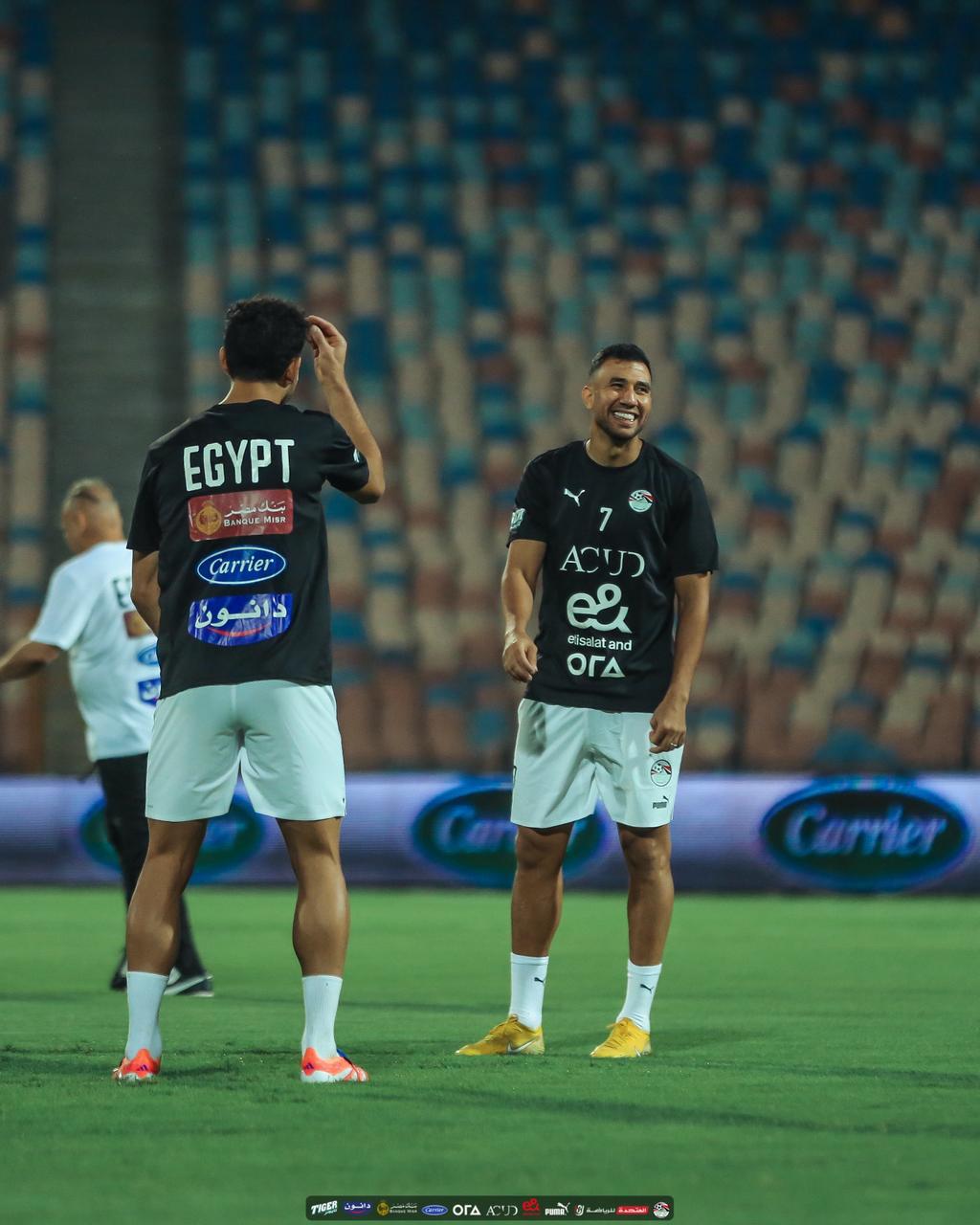 ابتسامة تريزيجيه فى تدريبات المنتخب ابتسامة تريزيجيه فى تدريبات المنتخب