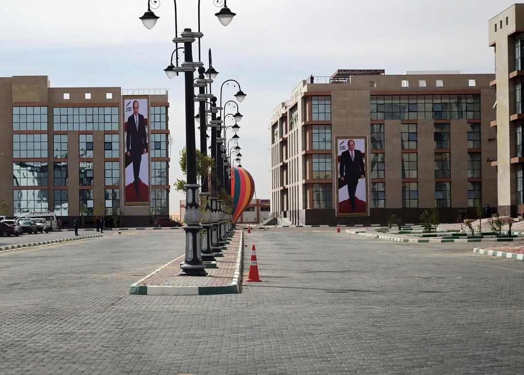 المجمع يضم كافة المصالح الحكومية بالمحافظة المجمع يضم كافة المصالح الحكومية بالمحافظة