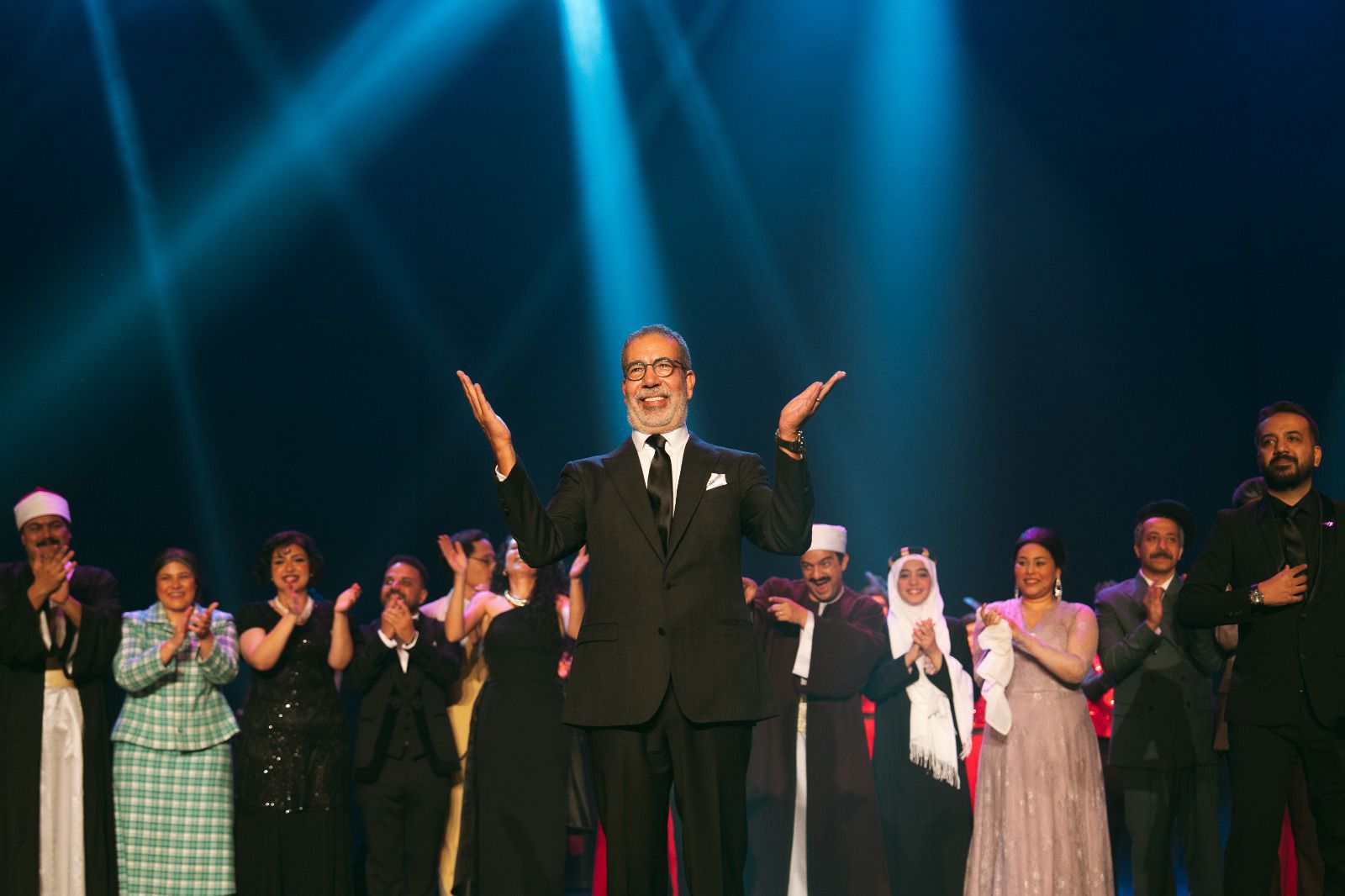 مدحت العدل يهدي مسرحية أم كلثوم إلى الراحل سامي العدل وابنه المخرج احمد سامي العدل (1)