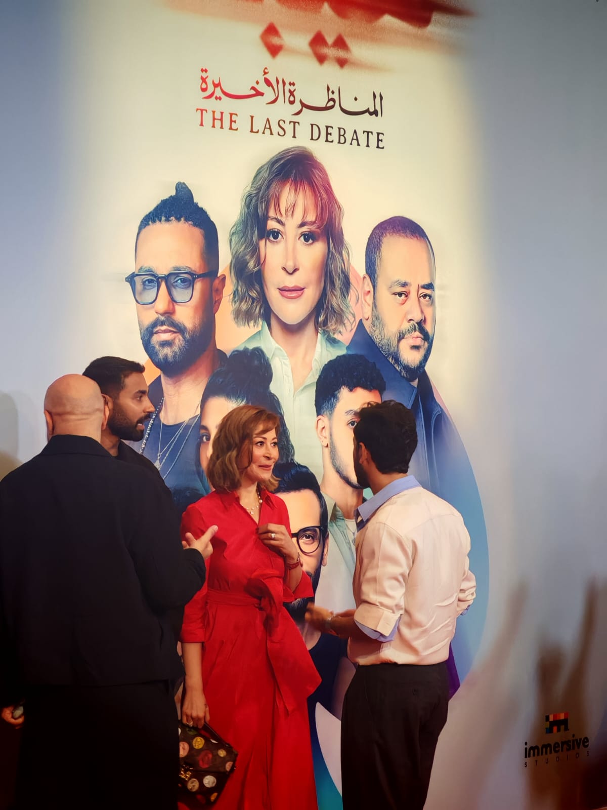 منة شلبي تخطف الأنظار بفستان أحمر جذاب في العرض الخاص لفيلم هيبتا (1)