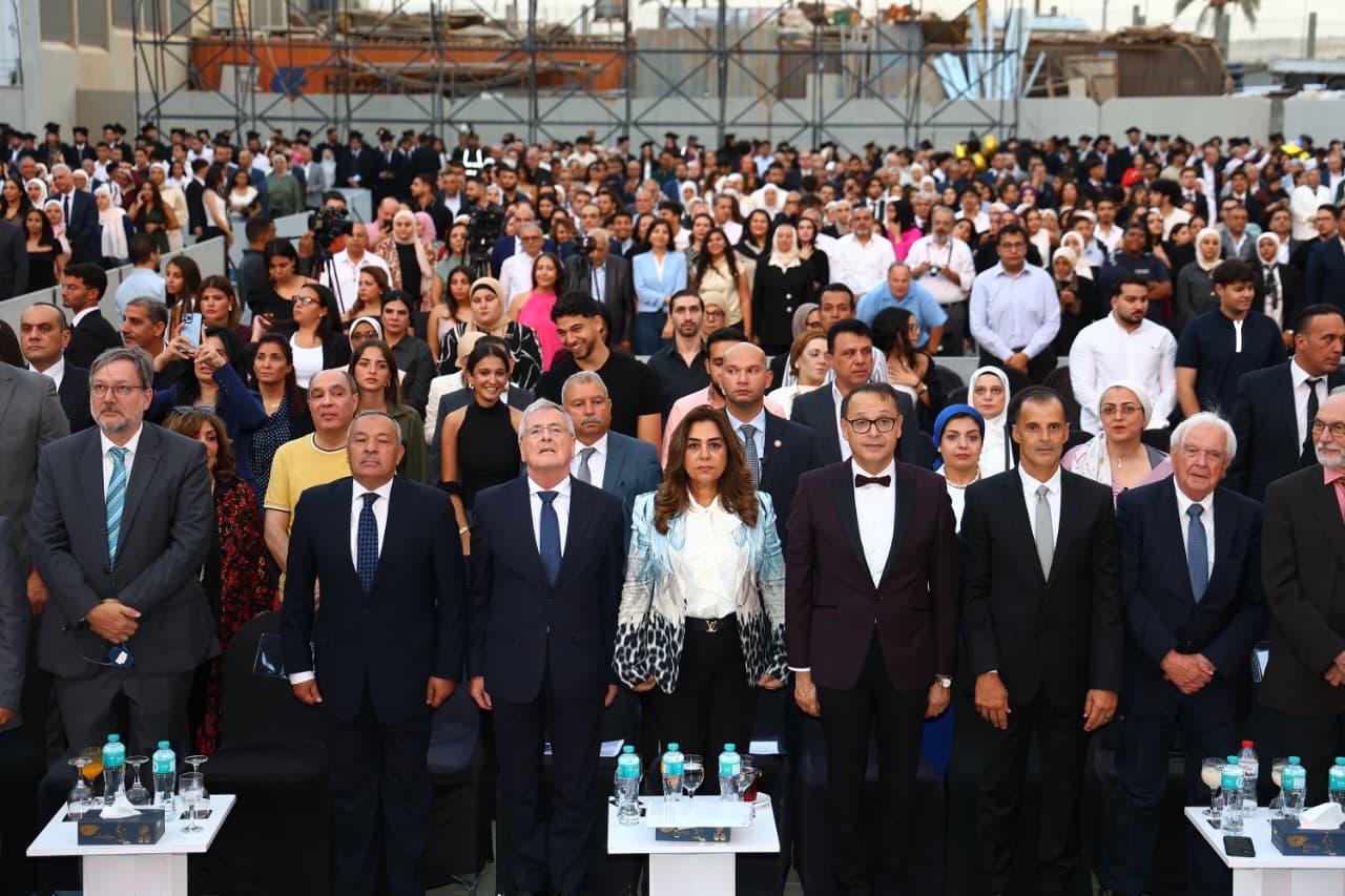 وزيرة التنمية المحلية تشهد احتفالية الجامعة الألمانية الدولية بتخريج دفعة طلاب جديدة (4)