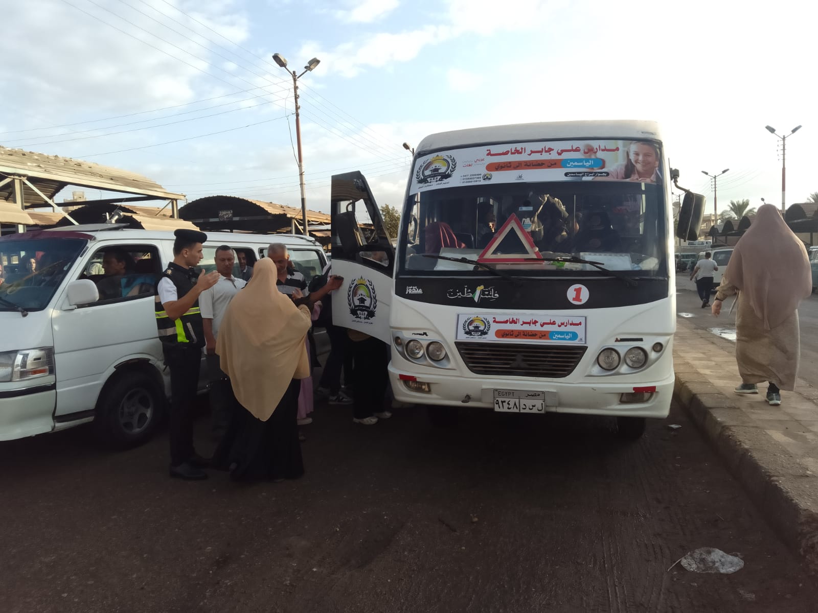 تعاون بين المرور ومراكز  المدن لتوفير السيارات