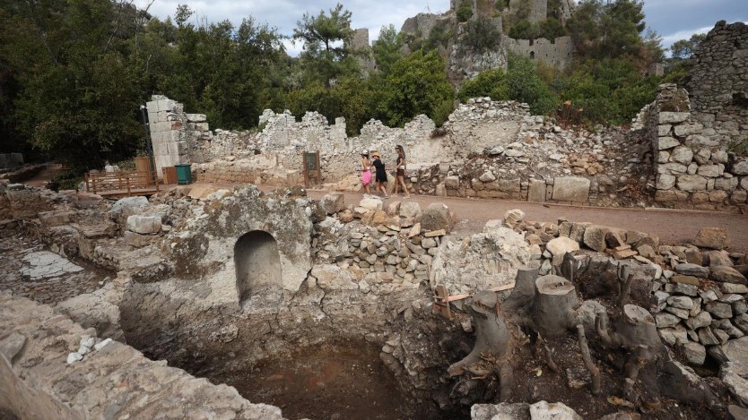 بقايا الحمام الأثرى