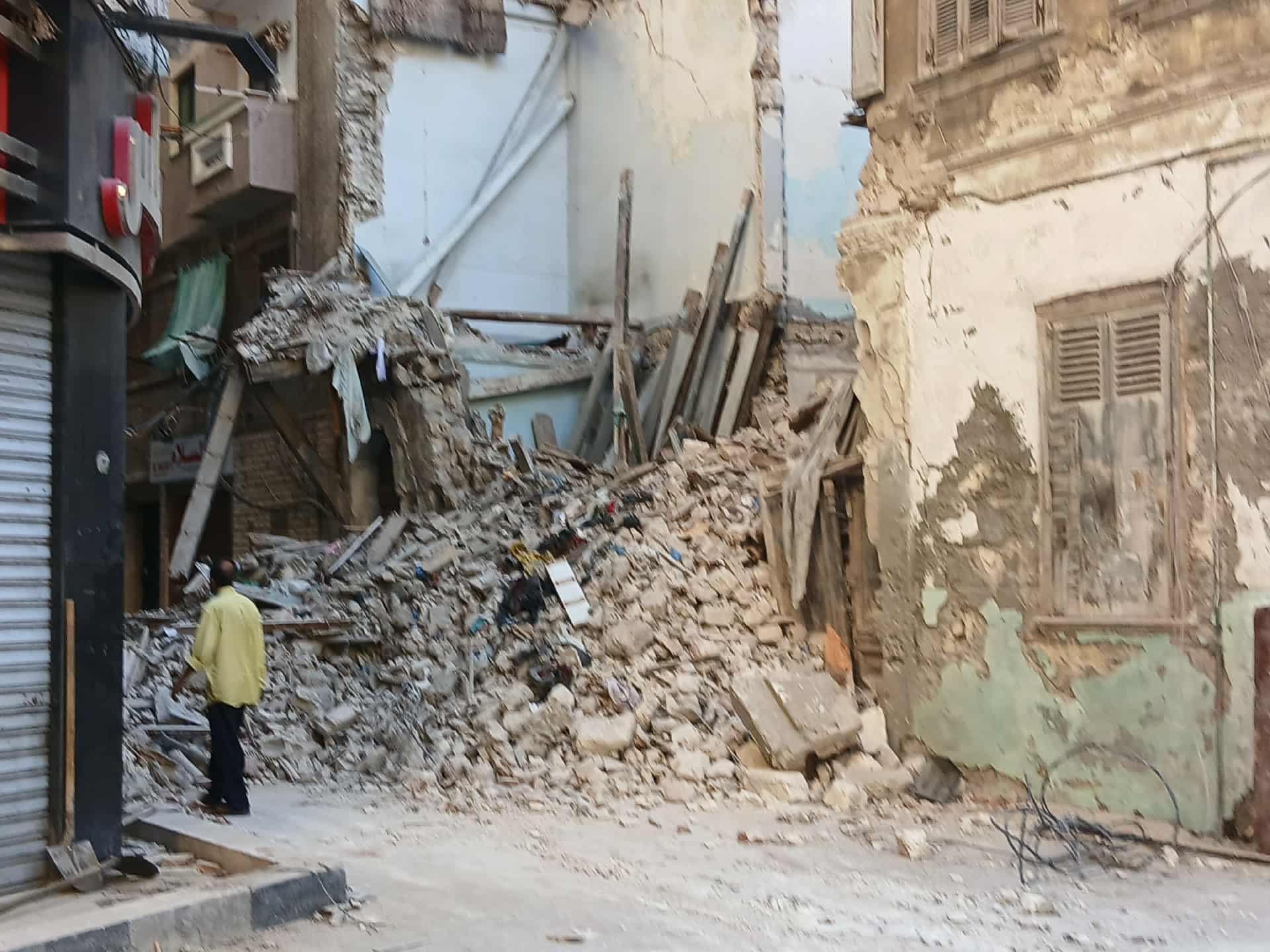 انهيار جزئي شارع فرنسا الجمرك