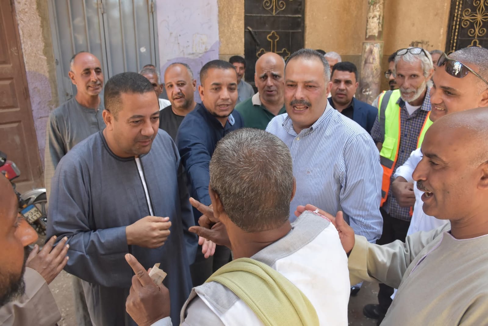 جولة لمتابعة العمل بشبكات الصرف الصحي بالعديسات بحري