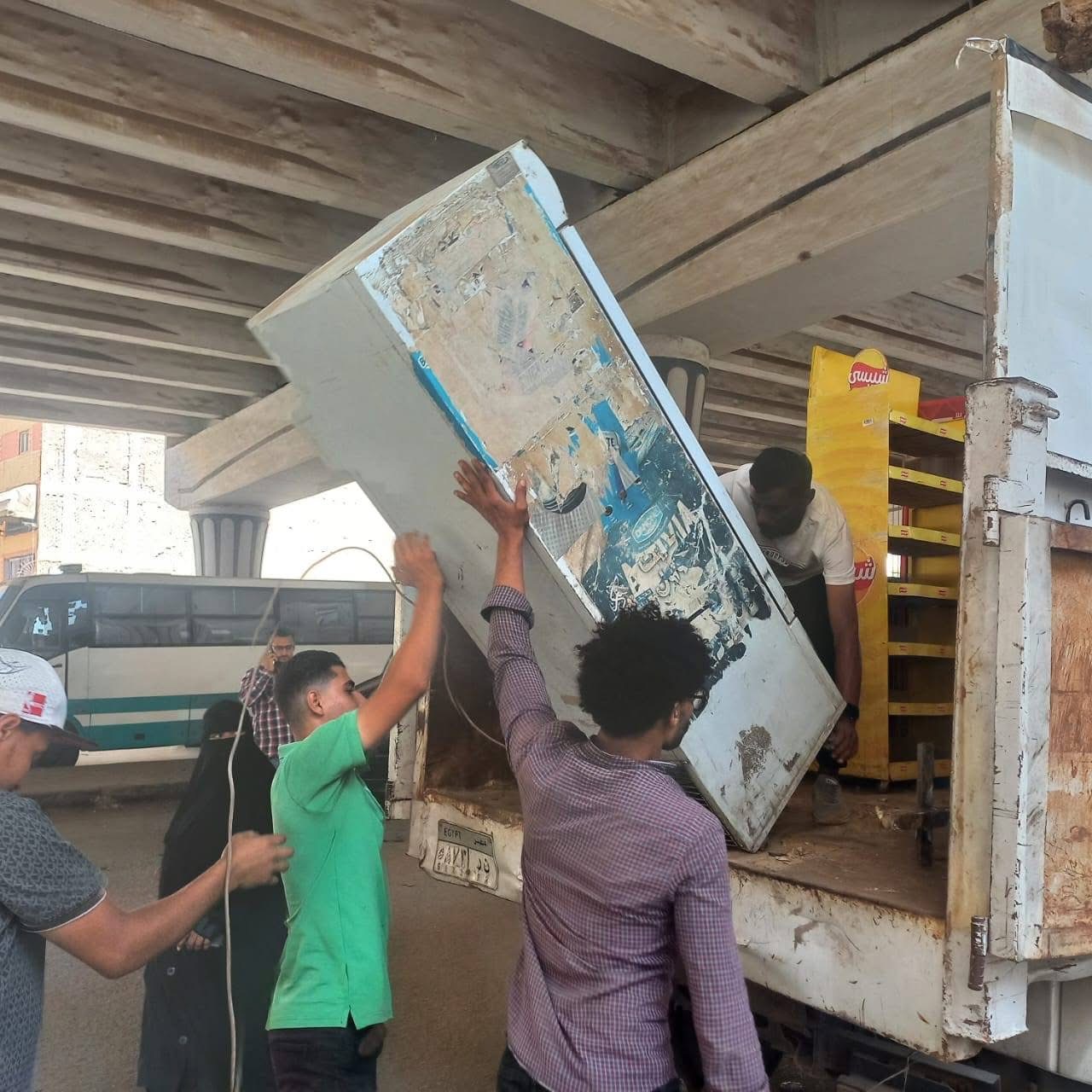 إزالة الإشغالات والمخالفات من أمام المحال