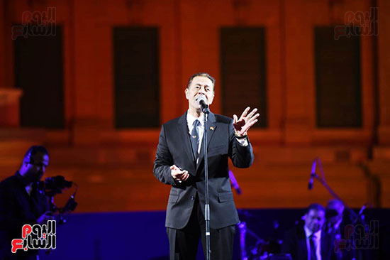 الفنان مدحت صالح