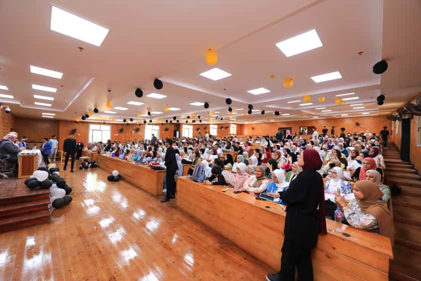 طلاب كلية العلاج الطبيعي الجدد