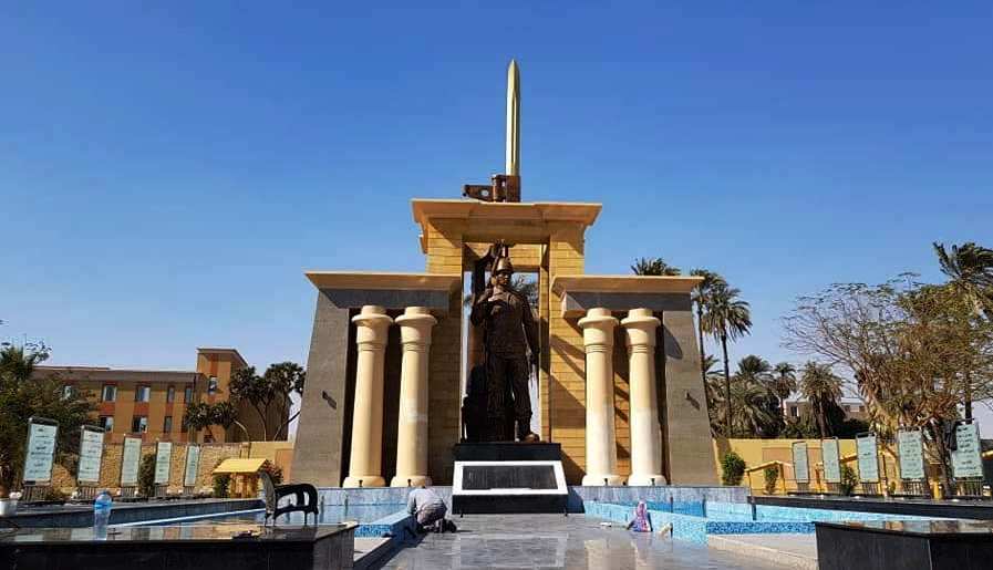 النصب التذكاري أقيم بمساحة 450 متراً بوسط المدينة ويشهد الإحتفالات الوطنية النصب التذكاري أقيم بمساحة 450 متراً بوسط المدينة ويشهد الإحتفالات الوطنية